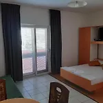 Ljulj Lägenhet Trogir